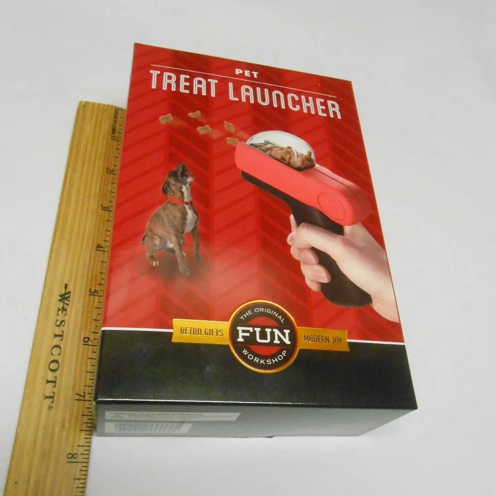 NIB Pet Treat Launcher Original fun Way to Reward Your pets great 🎄🎁🐶 NEW